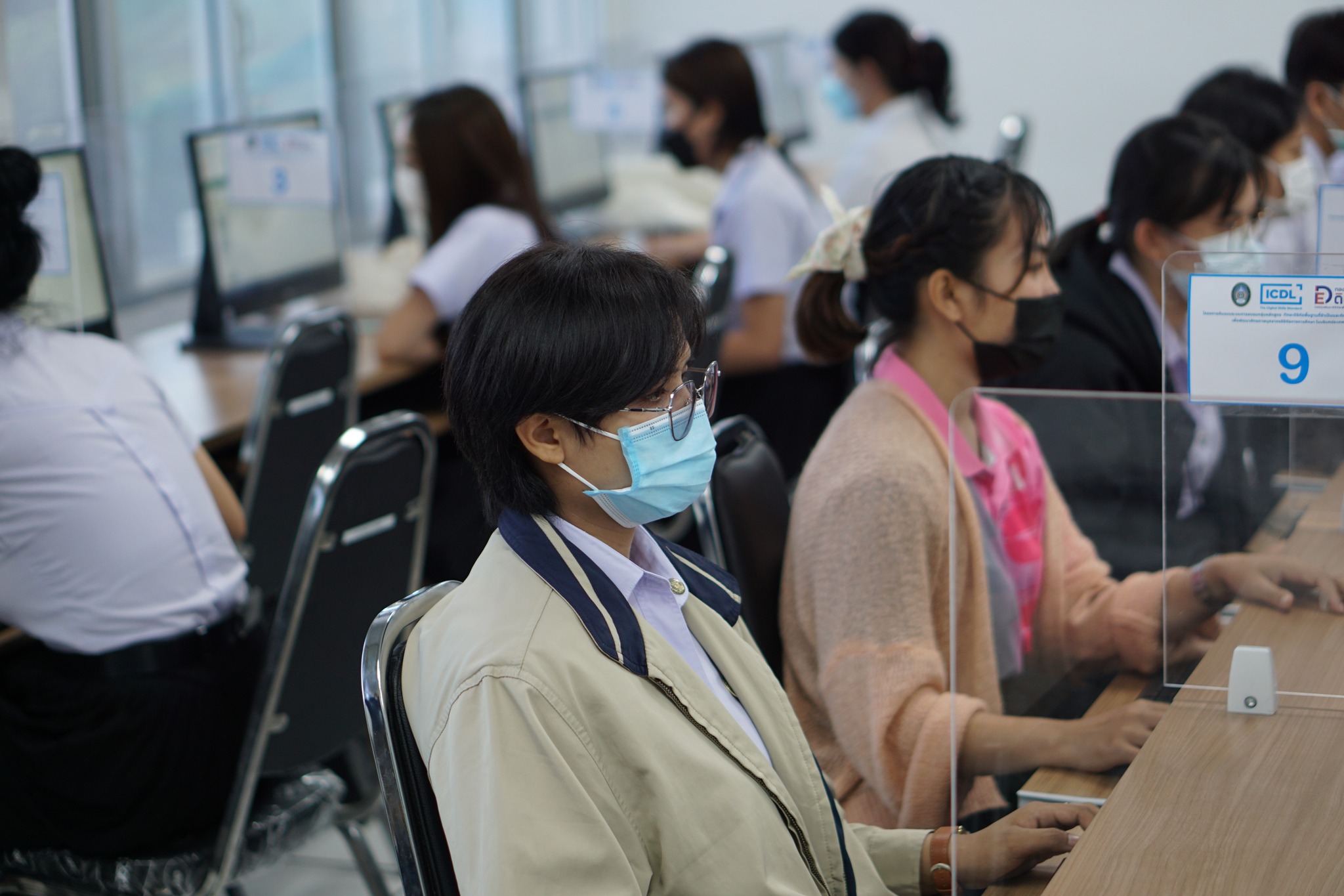 วันที่ 6-7 ต.ค 65 ณ ห้องเรียนอัจฉริยะ และห้องศูนย์ทดสอบอัจฉริยะ อาคารศูนย์ภาษาและคอมพิวเตอร์ มหาวิทยาลัยราชภัฏอุบลราชธานี:เพิ่มศักยภาพของนักศึกษา