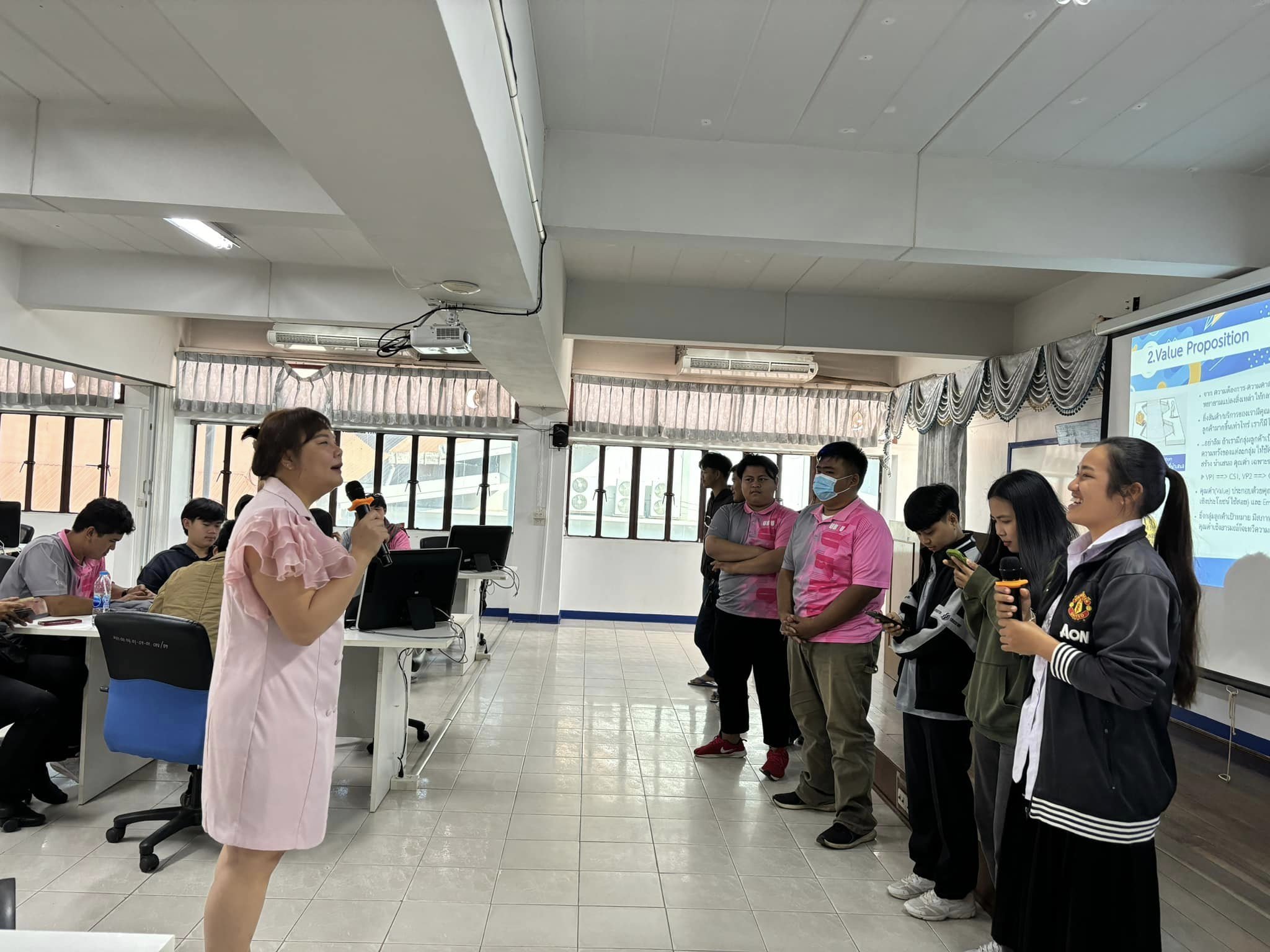 แผนธุรกิจ เรียนสนุก เข้าใจง่าย กับ Business Model Canvas โดย อ.ดร.รัตนภรณ์ แซ่ลี้ วิทยากรมือหนึ่ง ให้เกียรติร่วมบรรยายในคลาสเรียนของผศ.ดร.อุมารินทร์ ราตรี รายวิชาการตลาดสำหรับการเป็นผู้ประกอบการ ให้กับนักศึกษาสาขาวิชาสัตวศาสตร์ จาก คณะเกษตรศาสตร์ มหา