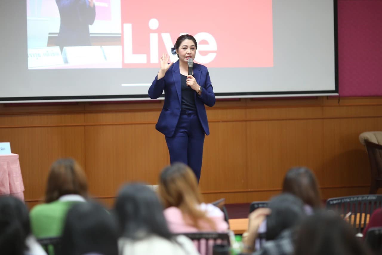 ภาพกิจกรรมการอบรม ?ทักษะการพูดในที่สาธารณะอย่างมั่นใจและเทคนิคการนำเสนองานด้วยแอพลิเคชั่นอย่างง่าย? เมื่อวันอาทิตย์ที่ 15 ต.ค. 66