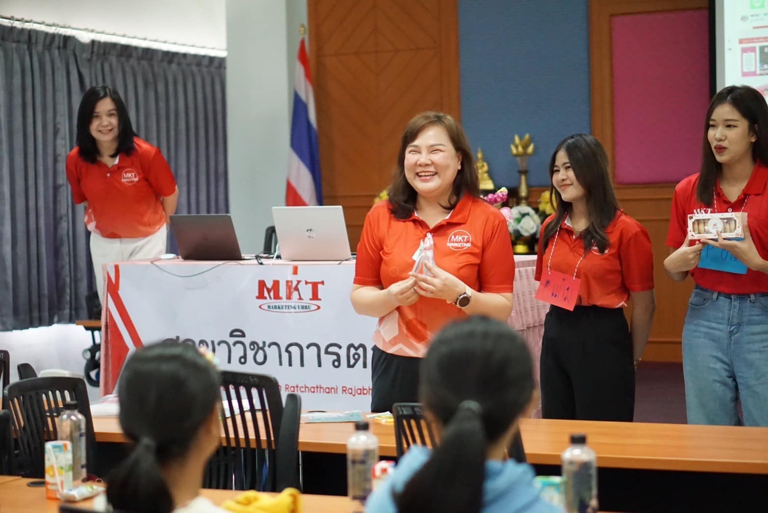 จบไปแล้วกับกิจกรรม อบรมการเสริมสร้างทักษะความรู้สู่การเป็นนักการตลาดรุ่นเยาว์ (MKT)วิทยากร อ.ดร.รัตนภรณ์ แซ่ลี้ และ ผศ.ดร.อนันต์ สุนทราเมธากุล ในวันที่ 3 มีนาคม 2567 ณ ตึกอินทนิล คณะบริหารธุรกิจและการจัดการ